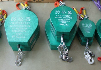双锁止防坠器